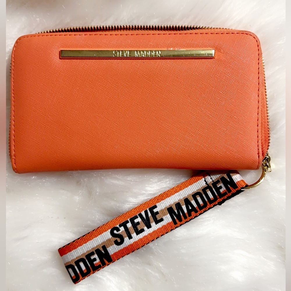 STEVE MADDEN WRISTLET CLUTCH WALLET GINGER 🍁🎃 STRAP 9” X 5”🍁🎃